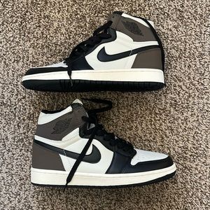 Men’s Jordan 1 Retro High size 7 Dark Mocha